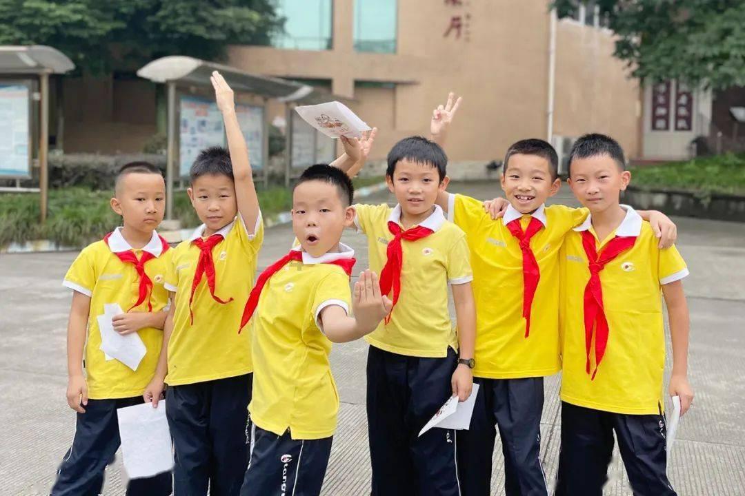 侃爷与娇妻受流浪汉辱骂，急驶座驾逃离！